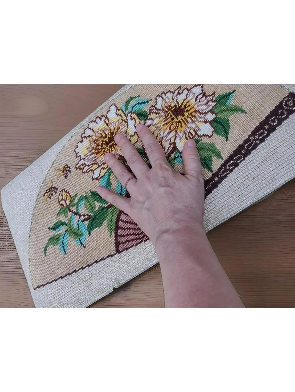 Needlepoint Wall Hanging Chinoiserie Floral Fan Bees Gold Vintage 18x10